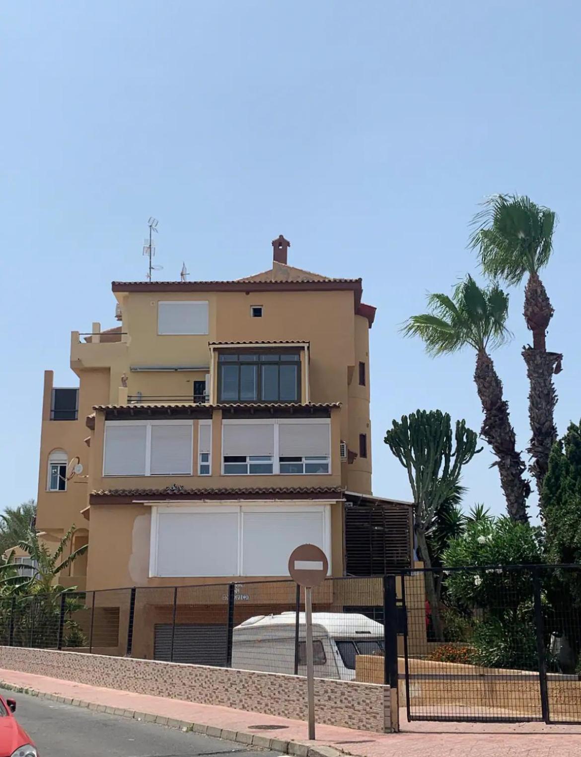 Under The Palm Trees Apartment Torrevieja Ngoại thất bức ảnh